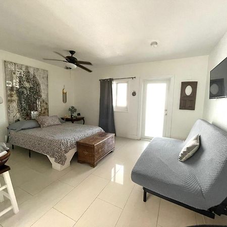 Private Studio Blocks From Coconut Grove Miami Buitenkant foto