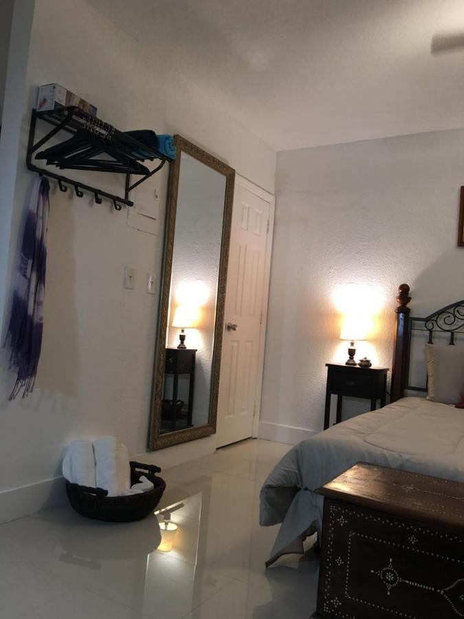 Private Studio Blocks From Coconut Grove Miami Buitenkant foto
