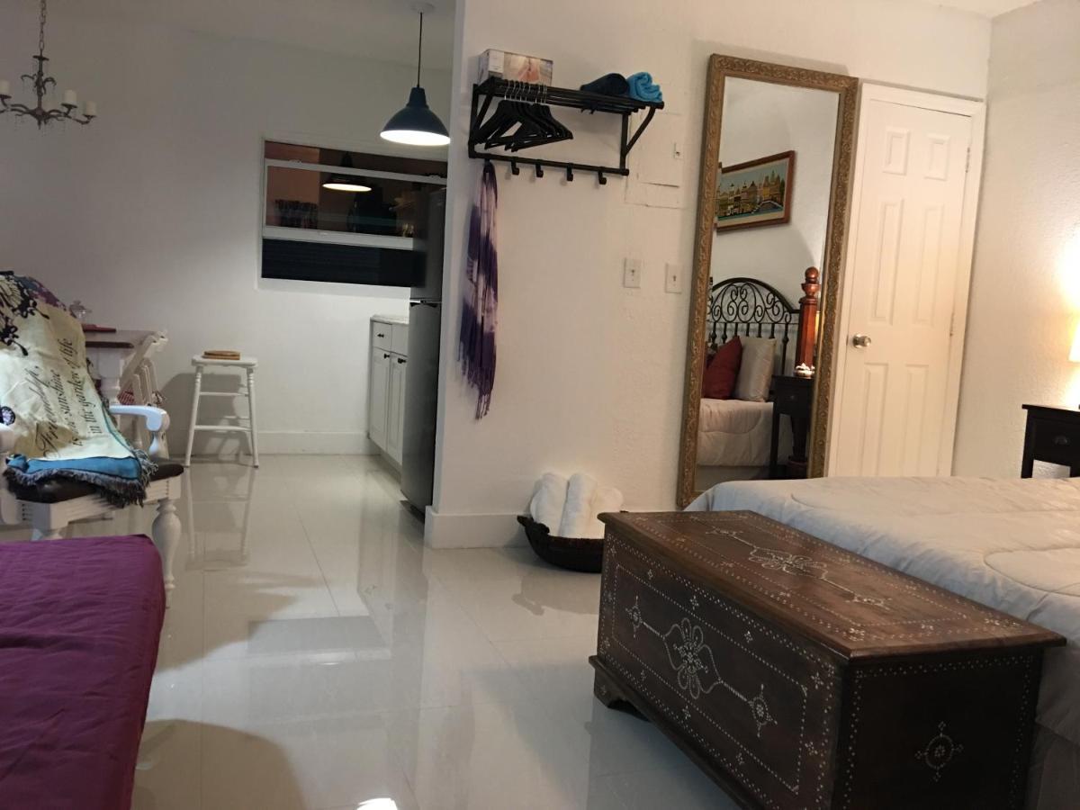 Private Studio Blocks From Coconut Grove Miami Buitenkant foto