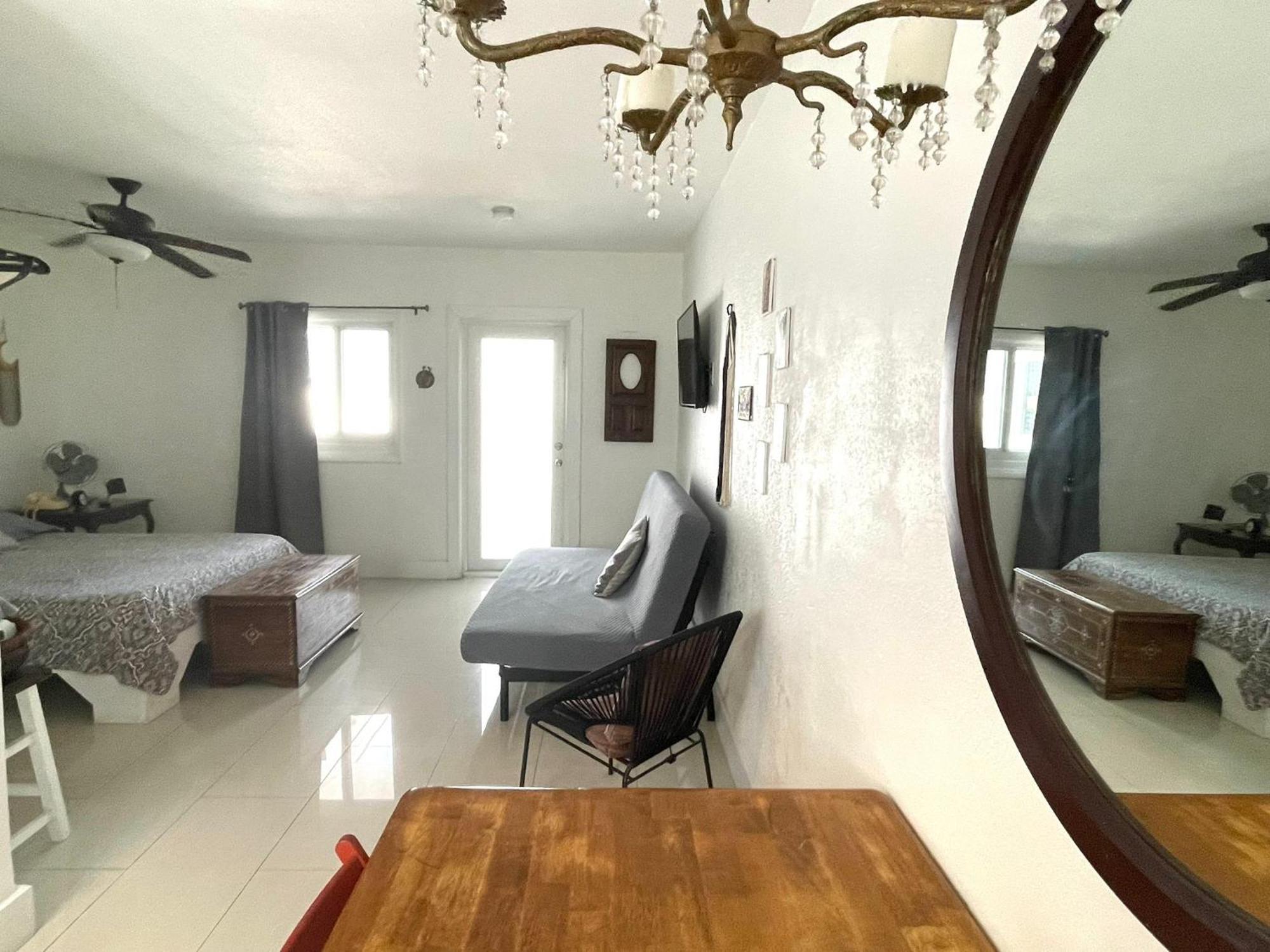 Private Studio Blocks From Coconut Grove Miami Buitenkant foto
